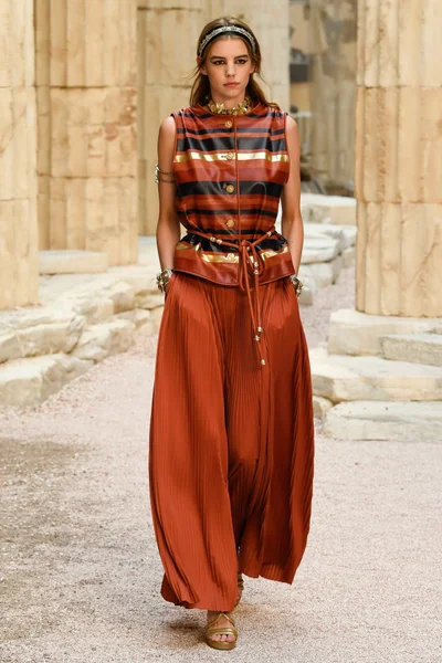 Look 19